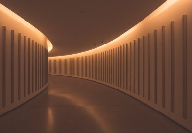Photo gallery wall lighting