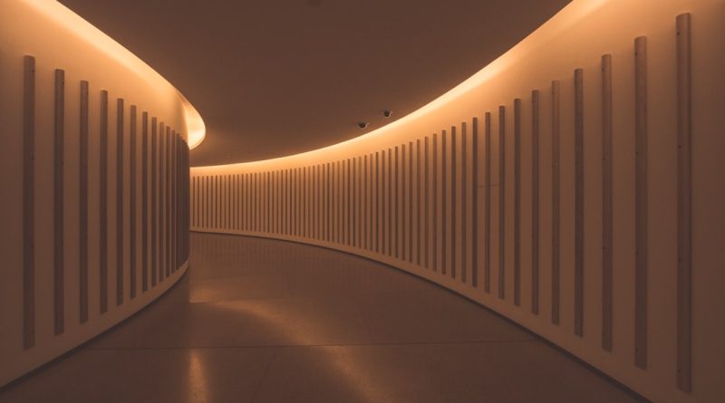 Photo gallery wall lighting